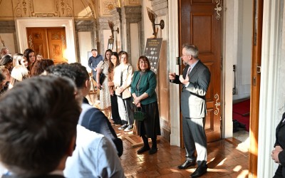 Od stříbrného českého tolaru k americkému dolaru – výstava v Senátu